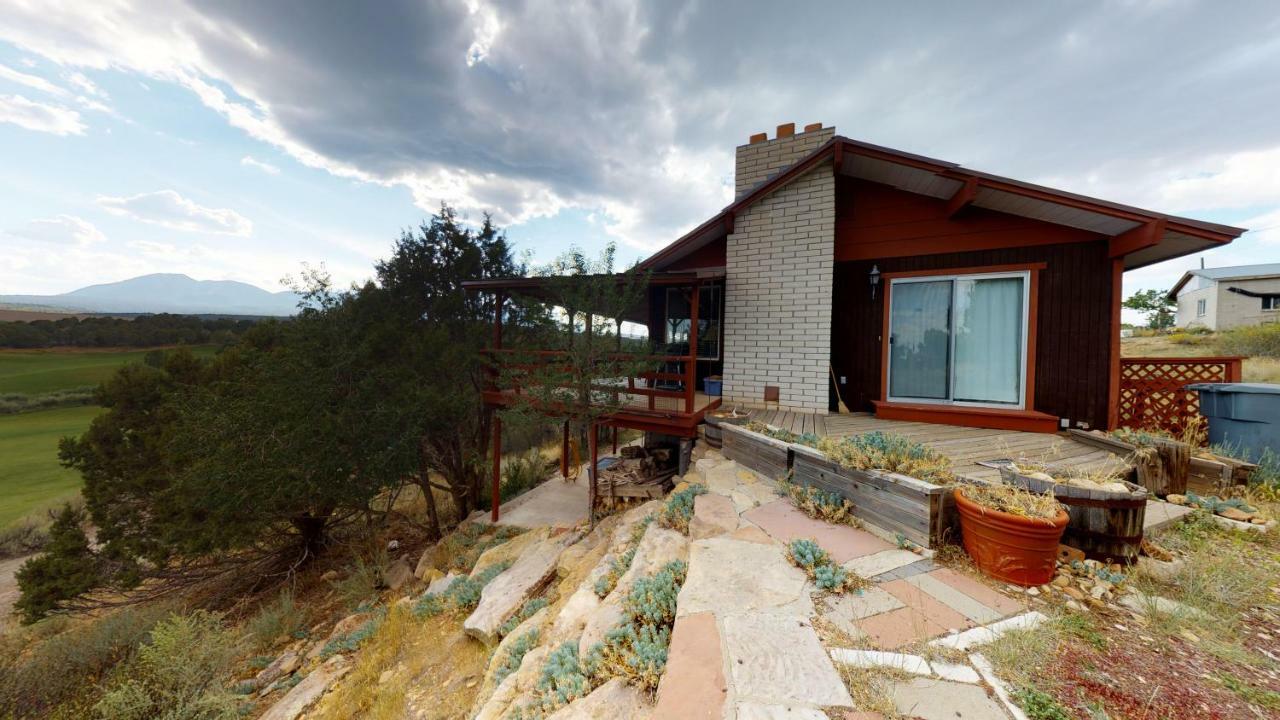 Hideout Ft Abajo 2 Bedroom Cabin, Stunning Views, Secluded!