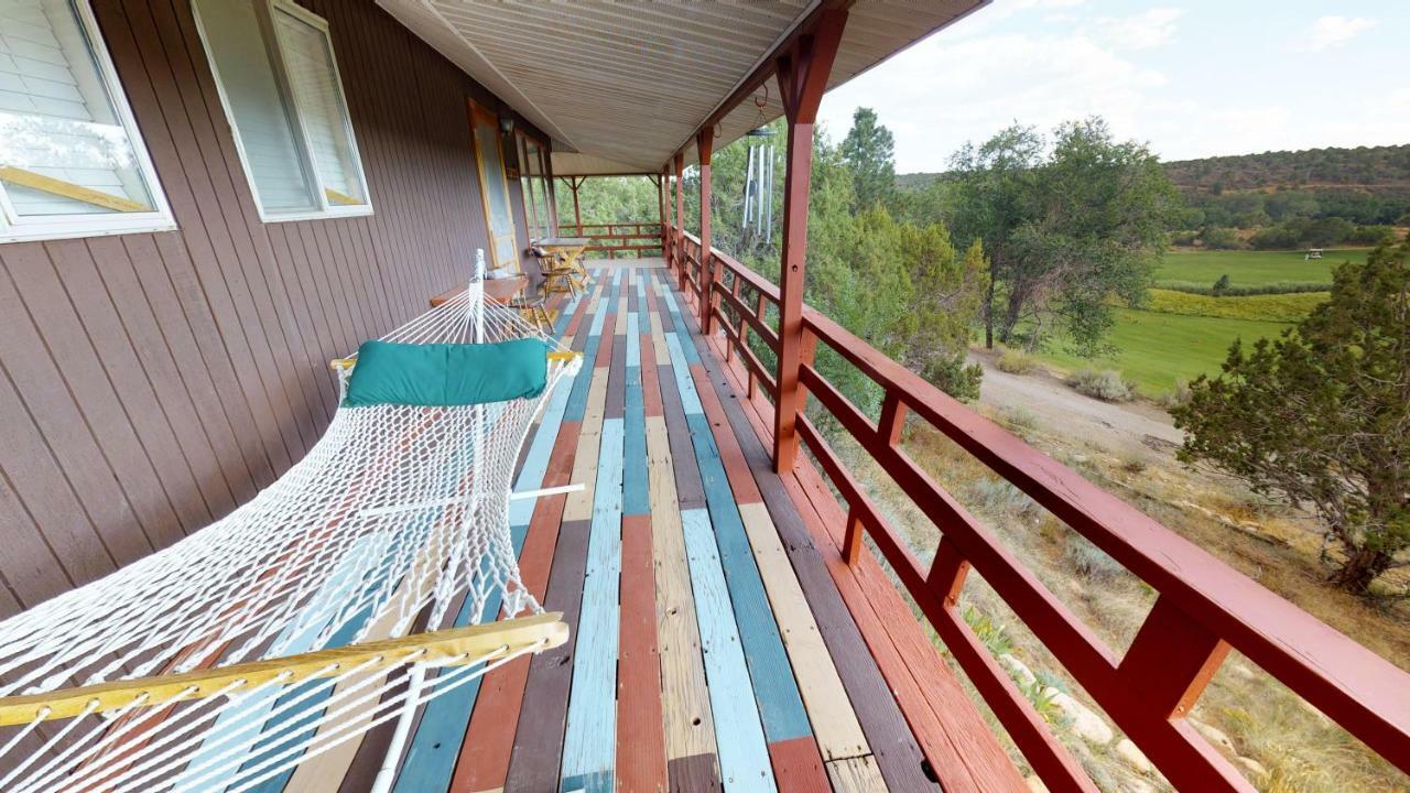 Homestay Hideout Ft Abajo 2 Bedroom Cabin, Stunning Views, Secluded! *